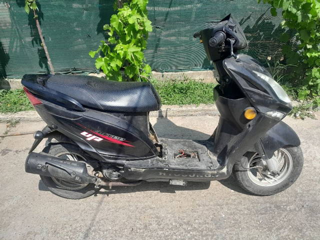 Vând scuter gy6 ...