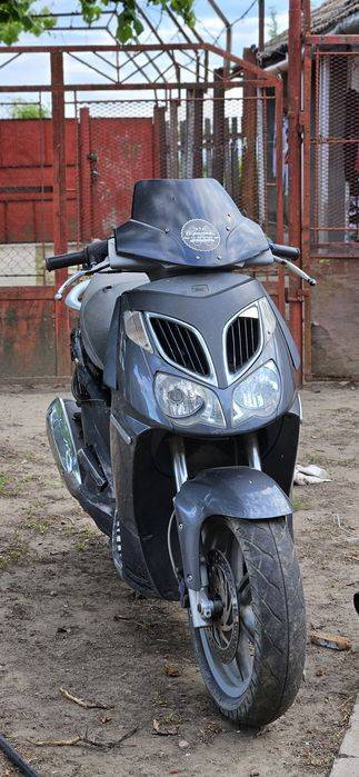 Vând scuter aprilia 280 cc sau schimb cu cross