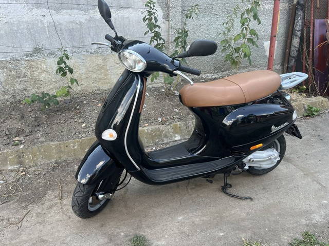 Vând scuter Vespa ET4 ca nou, stare tehnică și estetica foarte bună