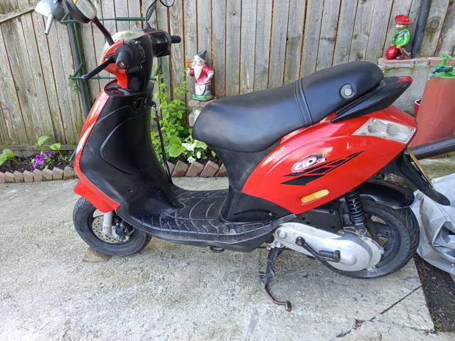 Scuter 50 cc Piaggio Zip