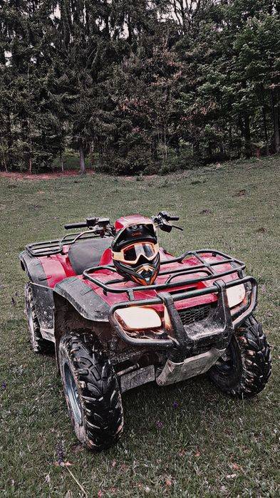 Vând atv honda .