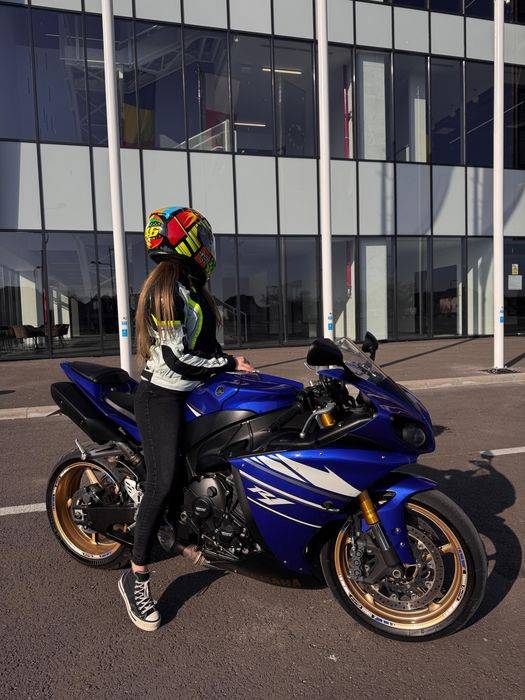 Yamaha r1 2011 BigBang crossplane