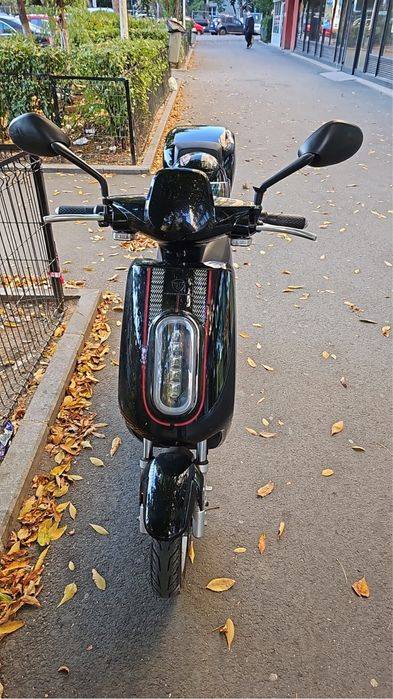 Moped Scuter 50 cm Electric RKS R8 cu garantie