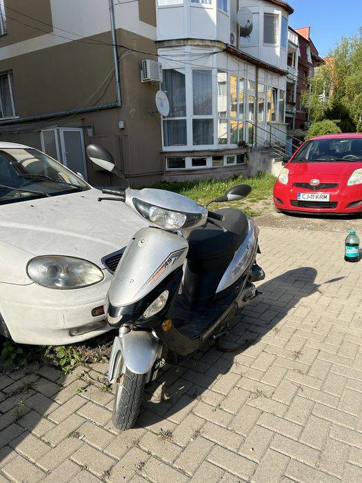 Scuter Qingqi VCLIC 50cc – Simplu, Economic, Gata de Drum