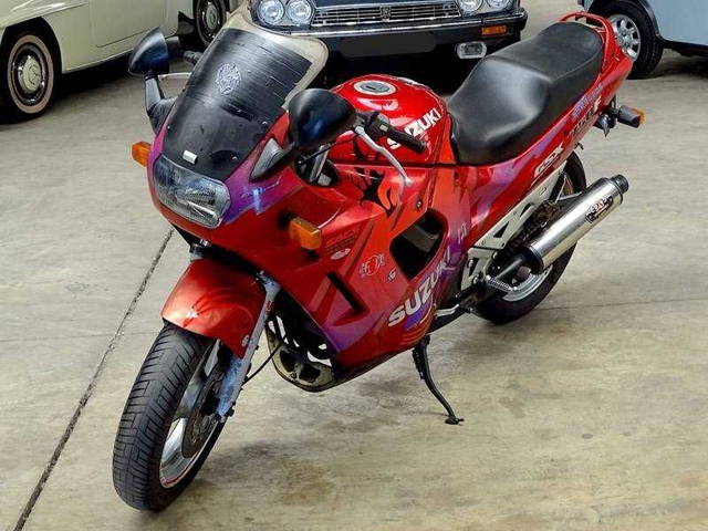 Dezmembrez Suzuki GSX 750 F din 1992