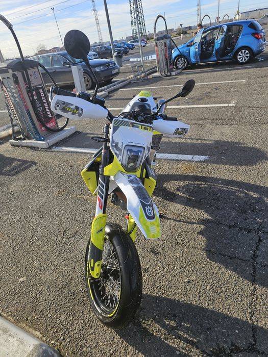 Husqwarna 701 supermoto