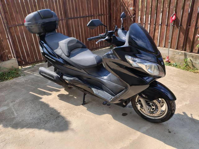 Vând Suzuki burgman 400 k7 2008