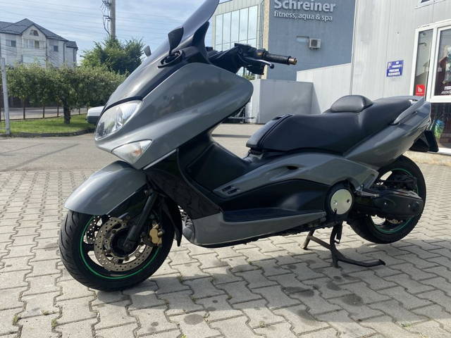 Se vinde maxi scuter Yamaha T Max an 2004