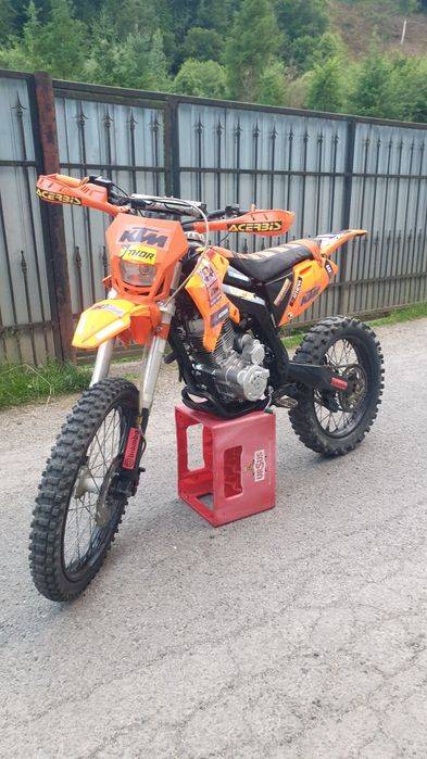 Vand moto cross 250cc în 4 timpi