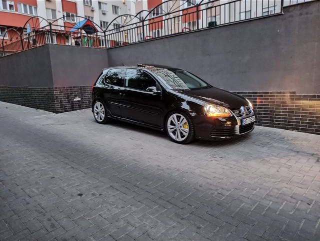 Volkswagen Golf 5 R32