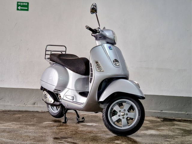 Piaggio Vespa Gts 125 CA NOU!