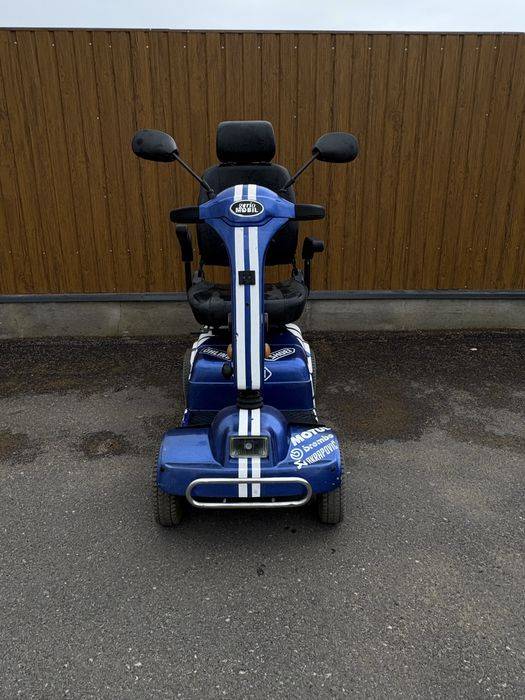 Scuter electric pentru varsnici pe 4 roti