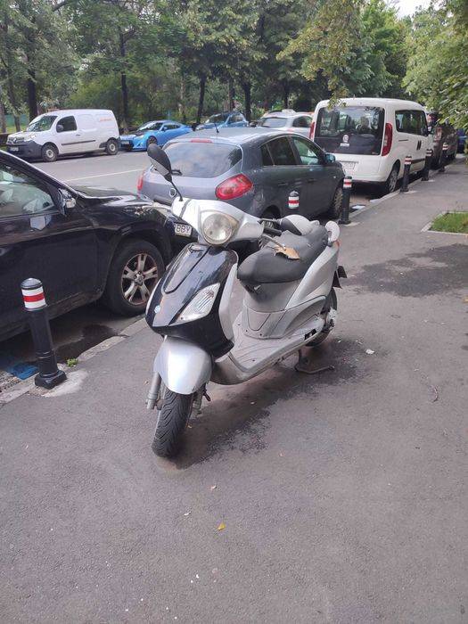 Vând scuter Piaggio Fly 2008, nefuncțional
