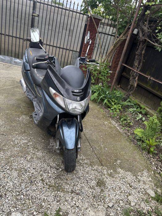 Vand sau schimb  suzuki burgman 400cc