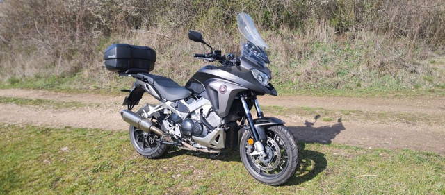 Honda VFR800X crossrunner - Akrapovic omologat, quickshifter, sidecase