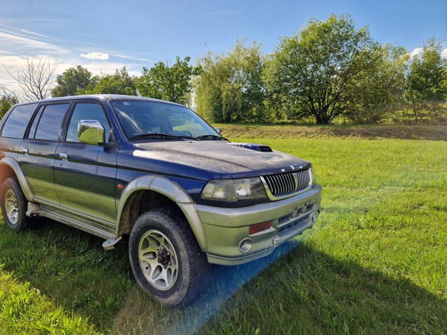 Vând pajero sport 2,5td.