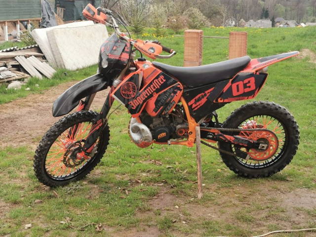 Se ofera spre vanzare un KTM EXC 300 2T