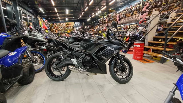 Kawasaki Ninja 650 nou -livrare prin EST BIKE Campina