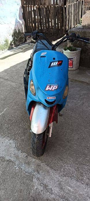 Vnd 2 scutere gy6 unu de 49cc și unu de 100cc