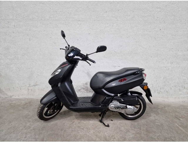 Scooter Peugeot Kisbee 25kmh