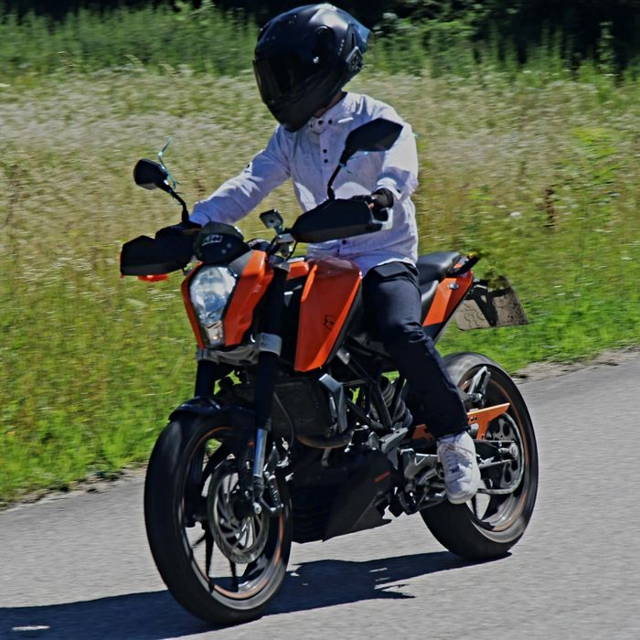 Vând KTM Duke 125 impecabil