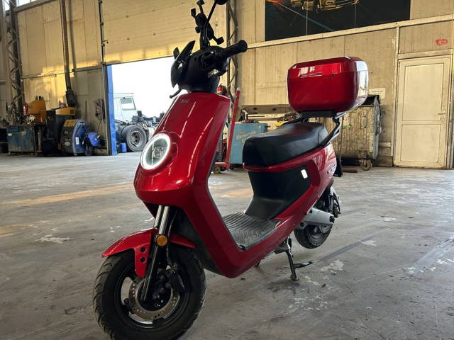 Scuter scooter Niu M+