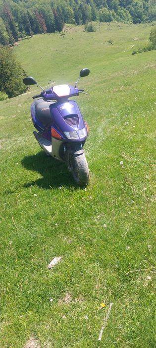 Vând scuter aprilia sr1 de 49 set malusi