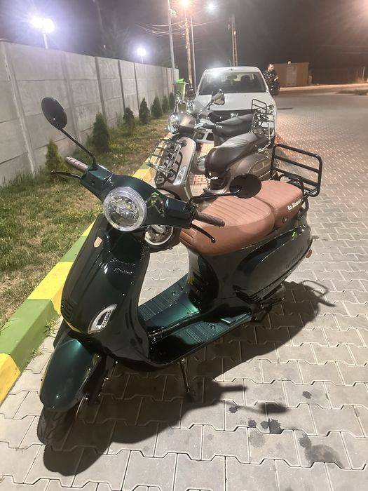 Scutere Vespa si La Souris de inchiriat