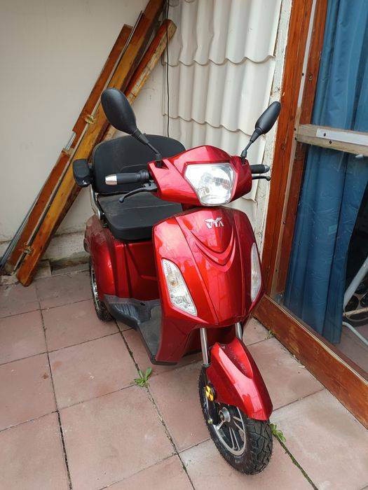 Triciclu electric nefolosit