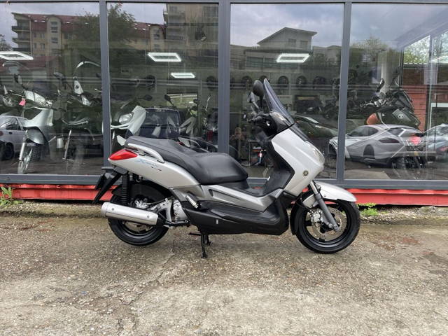 Scuter Yamaha X-Max 250i 25.000 km