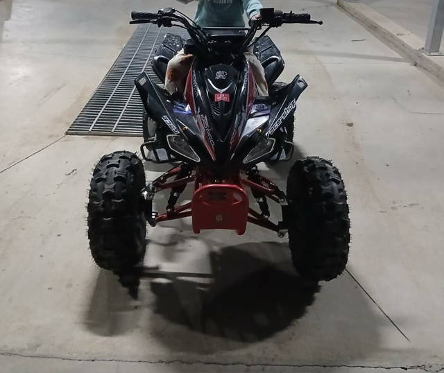 Vând atv impecabil