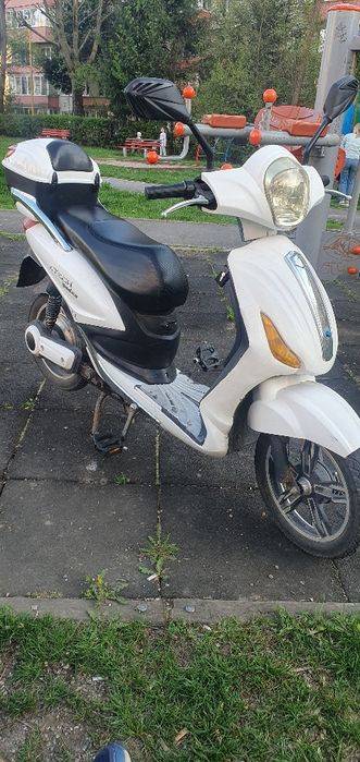 Scooter ztech yadea