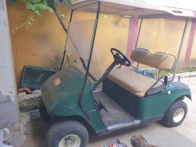 Masina de golf EZ-GO electric