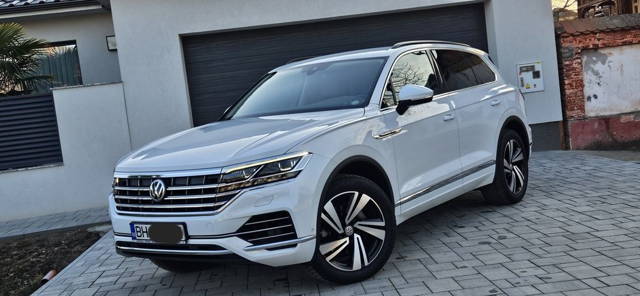VW TOUAREG 3.0 TDI 286 CP Full Matrix  Bord digital Fără daună