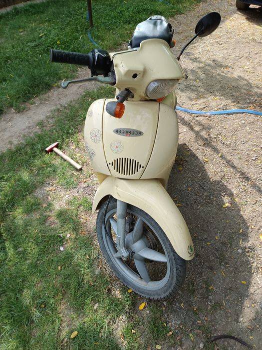 Scuter Aprilia scarabeo
