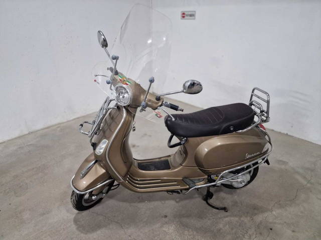Scuter Piaggio Vespa LX50 Touring