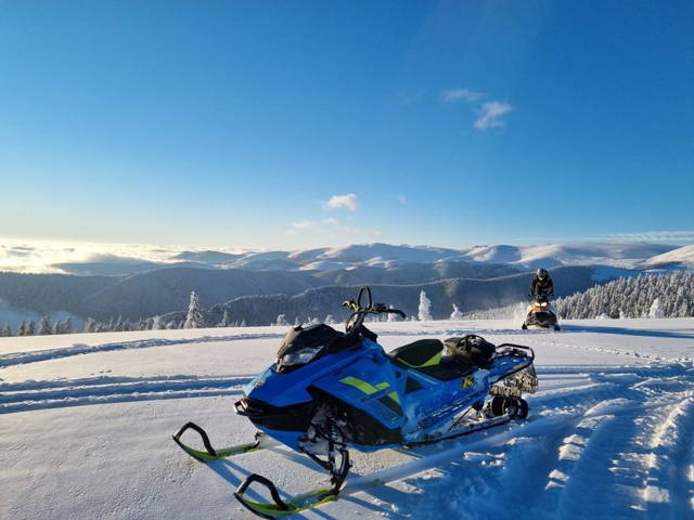 Snowmobil summit x