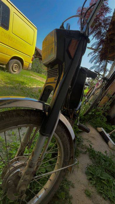 Moped Clasic Peugeot - Perfect pentru Nostalgici și Aventuri Urbane!