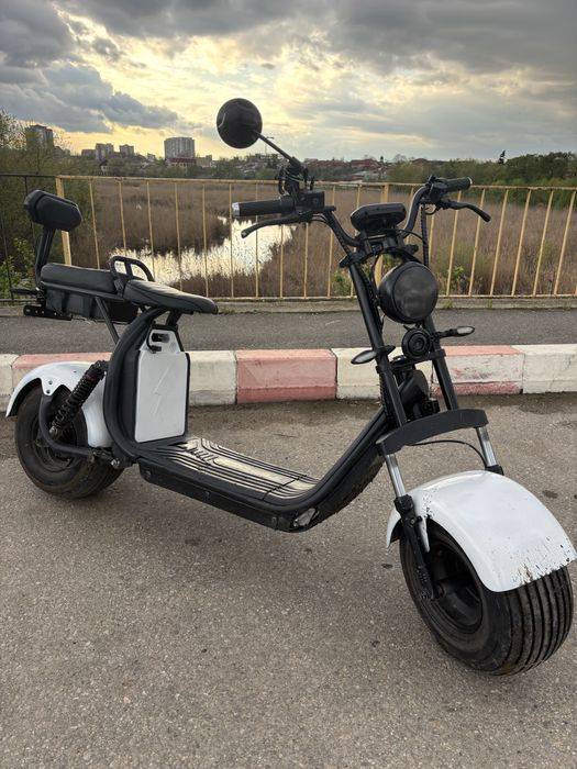 Scuter electric  vine cu 2 baterii detașabile