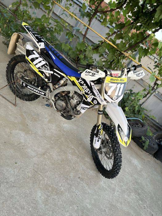 Vând cross yamaha