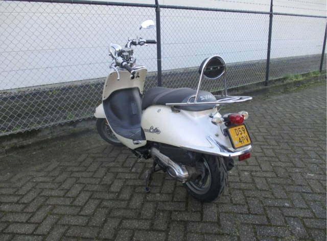 Vând Scuter Retro Sym Celio 45 kmh