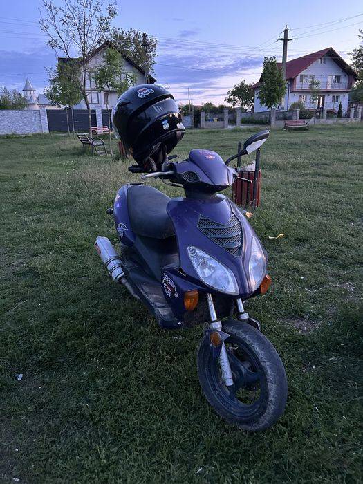 Vând scuter de 49cm