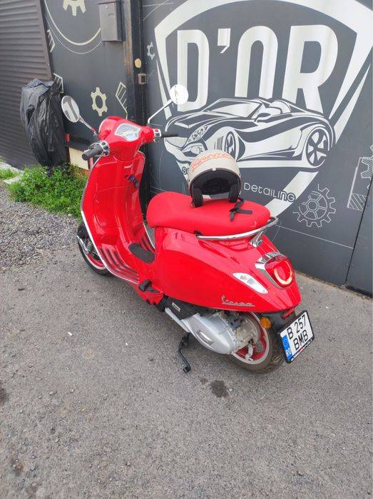 Piaggio Vespa Red 125