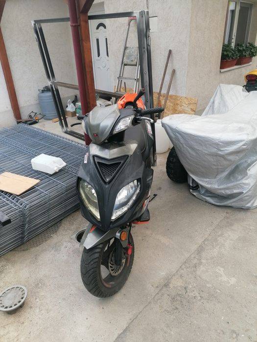 Vând  scuter 49cc Explorer 2T