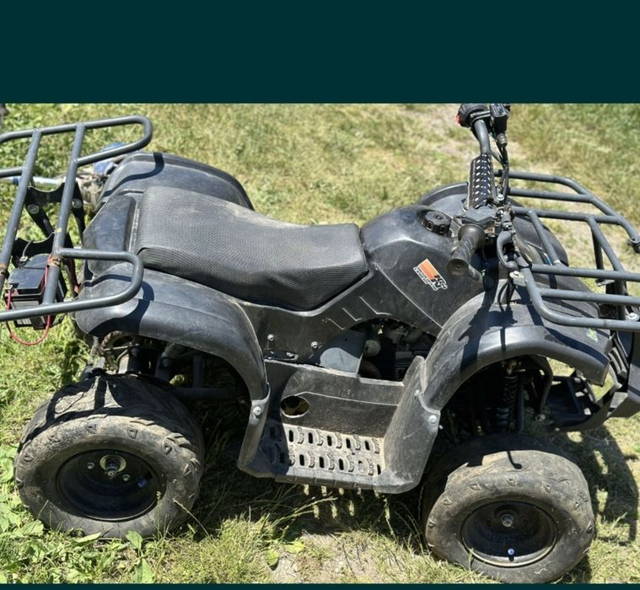 Vând ATV aproape nou