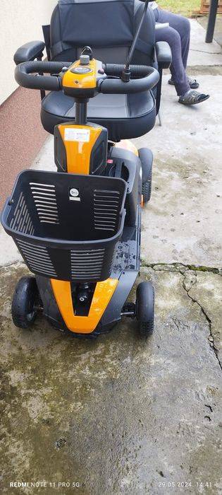Cărucior electric pentru persoane vârstnice