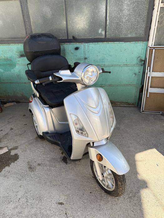 Scuter  electric 3 roti ( import germania )