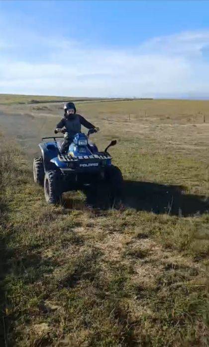 Vând ATV Polaris