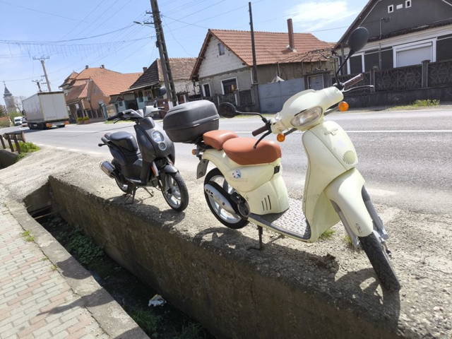 Vând scuter Aprilia Scarabeo și Peugeot Ludix ambele impecabile