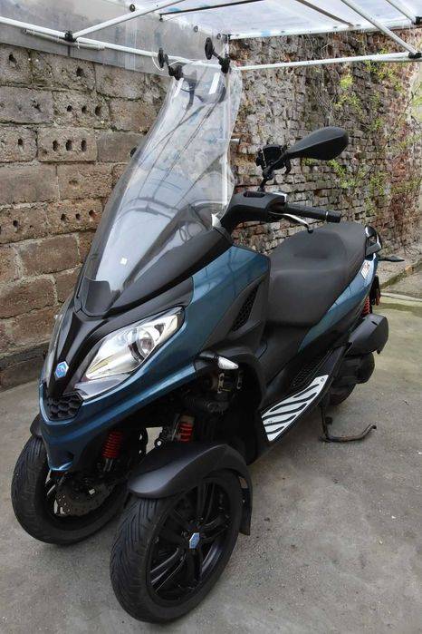 Piaggio MP3 300 HPE Sport - Octombrie 2022 - Cat. B + piese de rezerva